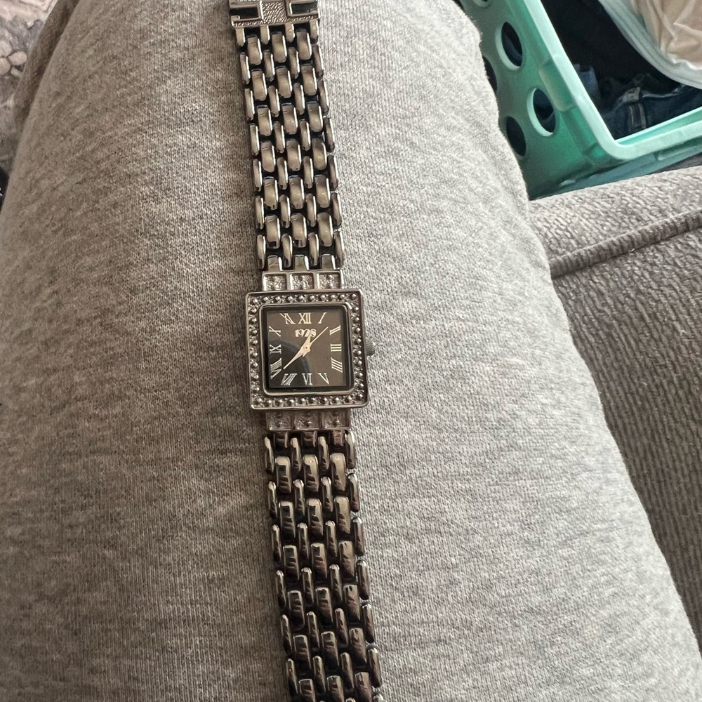 1928 Silver and Black Roman Numeral Timepiece